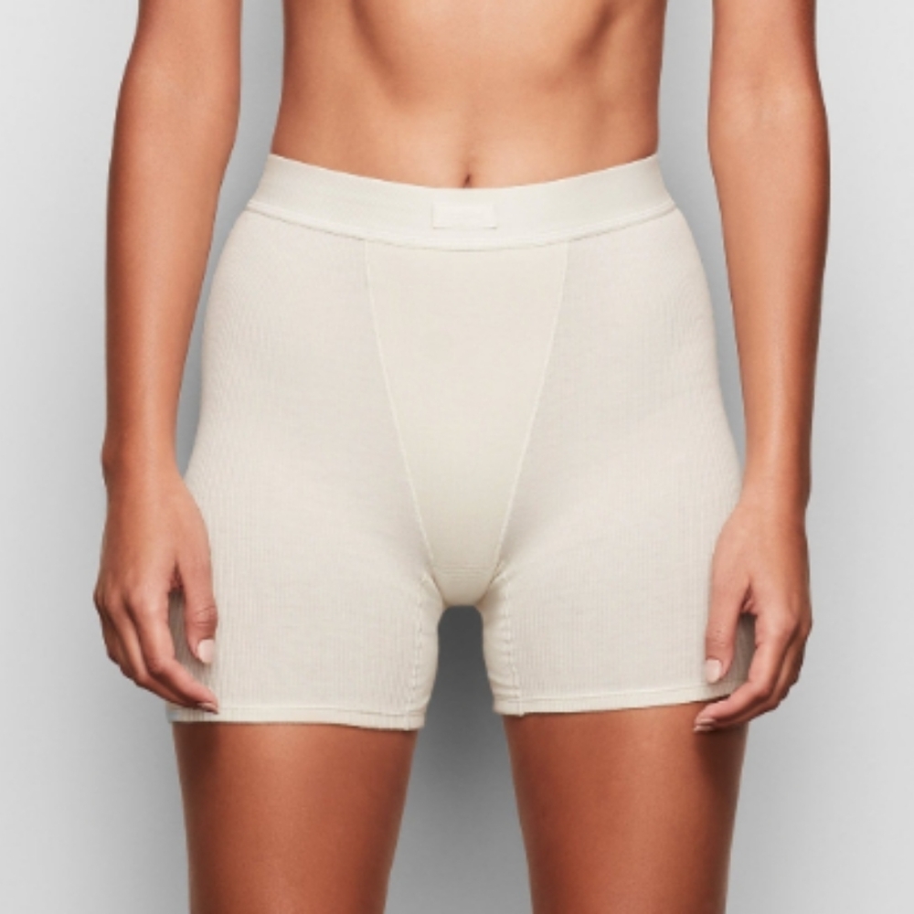 NWOT SKIMS Cotton Rib Boxer Girlfriend Shorts Brief Large In Bone
